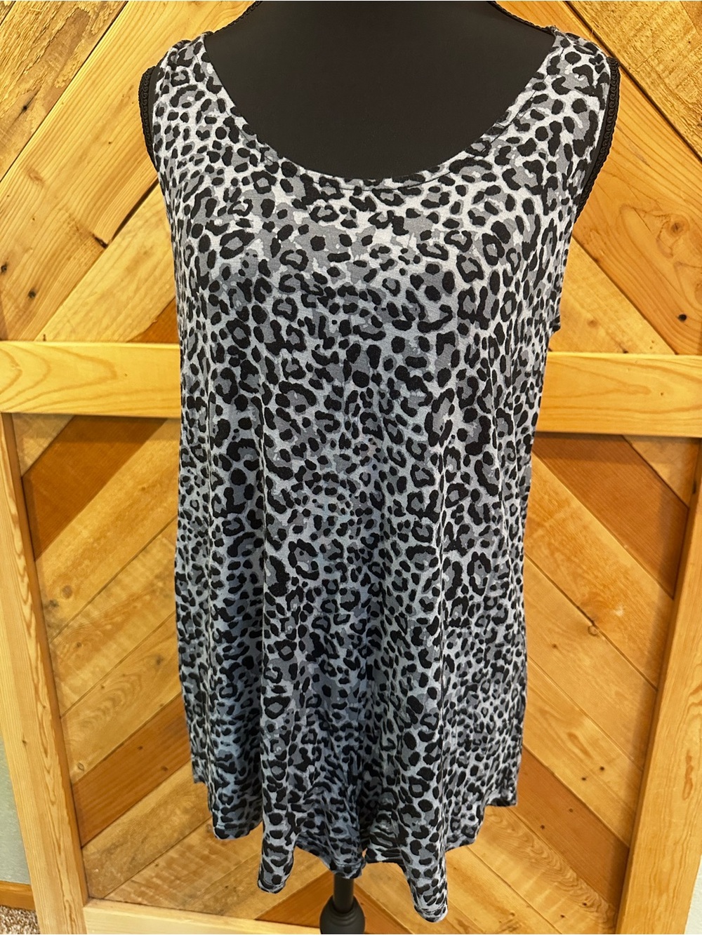 Zenana Women's Gray Leopard Print Sleeveless Tank Top